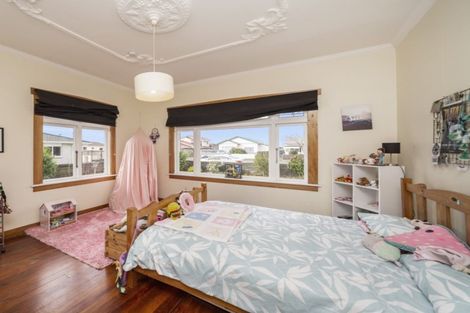 Photo of property in 11 Wilson Street, Hawera, 4610