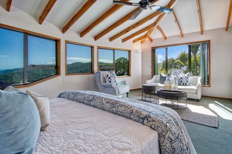 Photo of property in 26 Piha Road, Piha, 0772