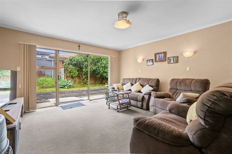 Photo of property in 2/15 Hayward Road, Papatoetoe, Auckland, 2025