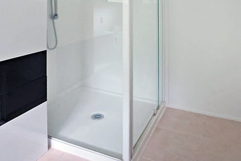 Photo of property in 2/12 Lydia Avenue, Northcote, Auckland, 0627