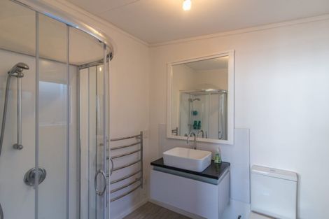 Photo of property in 3 Freyberg Crescent, Waikanae Beach, Waikanae, 5036