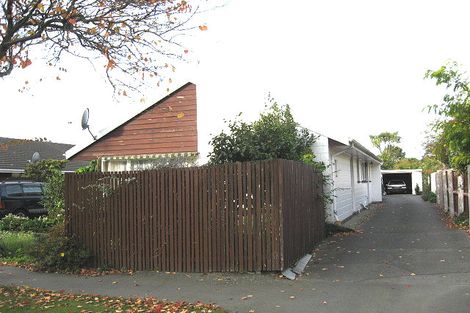 Photo of property in 2/8 Ashfield Place, Ilam, Christchurch, 8041