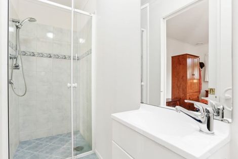 Photo of property in 4 Northcross Drive, Oteha, Auckland, 0632