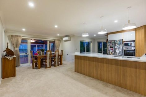 Photo of property in 10 Bejoy Rise, East Tamaki Heights, Auckland, 2016