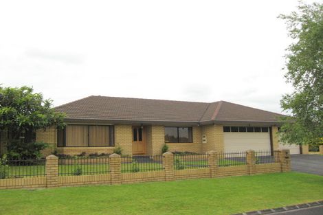 Photo of property in 1 Foxbridge Lane, Conifer Grove, Takanini, 2112