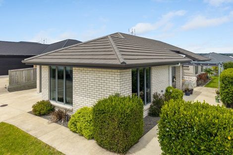 Photo of property in 2 Kahawai Close, Pyes Pa, Tauranga, 3112