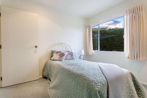 Photo of property in 35 Oakpark Place, West Harbour, Auckland, 0618