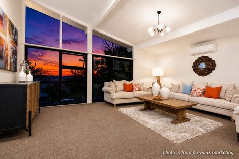 Photo of property in 24 Arrow Road, Forrest Hill, Auckland, 0620