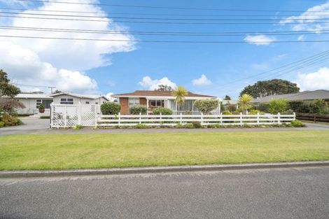 Photo of property in 124 Govett Avenue, Frankleigh Park, New Plymouth, 4310