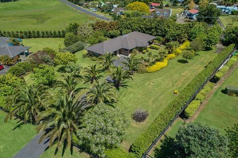 Photo of property in 10 Gleaming Place, Waiuku, 2123