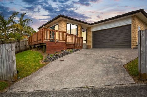 Photo of property in 15 Dovey Place, Massey, Auckland, 0614