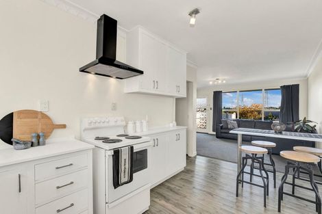 Photo of property in 2/52 Mortlake Street, Islington, Christchurch, 8042