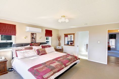 Photo of property in 76 Greenwich Street, Waihola, Milton, 9073