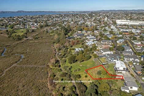 Photo of property in 33a Dawnhaven Drive, Te Atatu Peninsula, Auckland, 0610