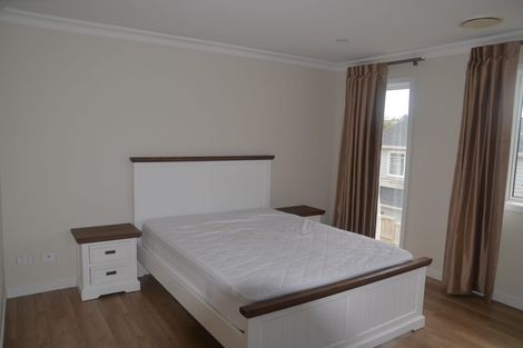 Photo of property in 17 Lagonda Rise, Oteha, Auckland, 0632