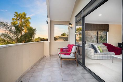 Photo of property in 22 Hogarth Rise, West Harbour, Auckland, 0618