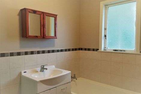 Photo of property in 34 Kirrie Avenue, Te Atatu South, Auckland, 0610