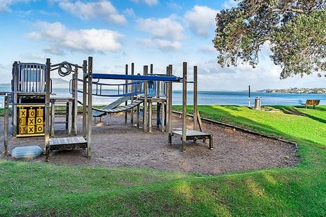 Photo of property in 7b Peter Terrace, Castor Bay, Auckland, 0620