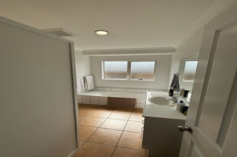 Photo of property in 8a Oakwood Place, Pukekohe, 2120