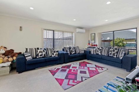 Photo of property in 19 Old Park Place, Takanini, 2112