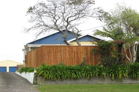 Photo of property in 103 Omata Road, Marfell, New Plymouth, 4310