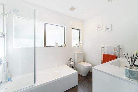 Photo of property in 8 Trelawny Place, Hillcrest, Auckland, 0627