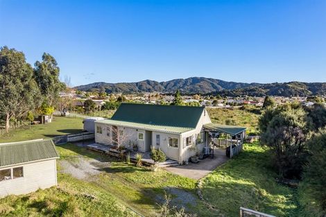 Photo of property in 38 Pencarrow Crescent, Wainuiomata, Lower Hutt, 5014