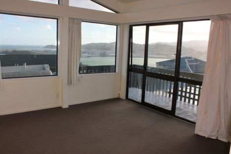 Photo of property in 9 Rangitane Street, Maupuia, Wellington, 6022