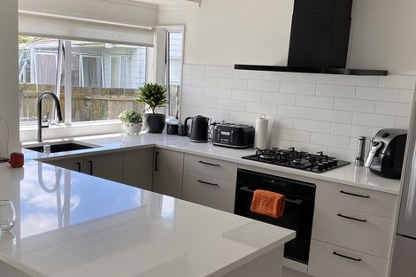 Photo of property in 2/12 Duncan Avenue, Te Atatu South, Auckland, 0610