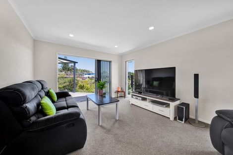 Photo of property in 5 Condor Crescent, Waiwhakaiho, New Plymouth, 4312
