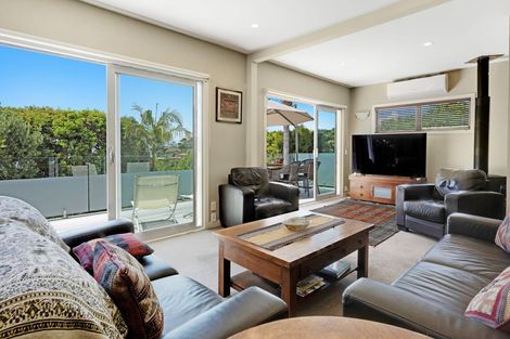 Photo of property in 42a Masterton Road, Rothesay Bay, Auckland, 0630