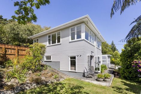 Photo of property in 39 Taylor Terrace, Tawa, Wellington, 5028