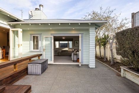 Photo of property in 30 Williams Street, Cambridge, 3434