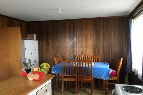 Photo of property in 34 Kirrie Avenue, Te Atatu South, Auckland, 0610