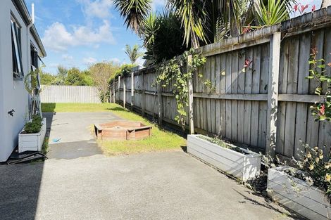 Photo of property in 16 Cathcart Close, Pukekohe, 2120