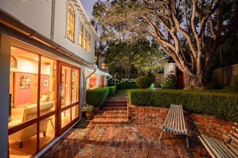 Photo of property in 42 Central Terrace, Kelburn, Wellington, 6012