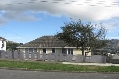 Photo of property in 18 Wiltshire Place, Cannons Creek, Porirua, 5024