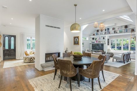 Photo of property in 2 Chenery Road, Red Beach, 0932