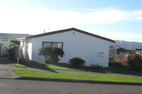 Photo of property in 124 Pikarere Street, Titahi Bay, Porirua, 5022