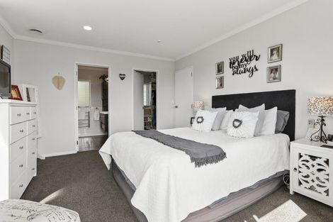 Photo of property in 2/130 Sandspit Road, Shelly Park, Auckland, 2014