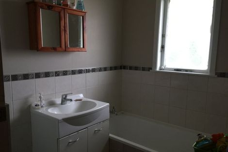 Photo of property in 34 Kirrie Avenue, Te Atatu South, Auckland, 0610