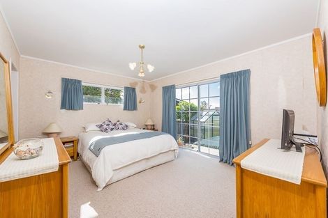 Photo of property in 5 Cherub Place, West Harbour, Auckland, 0618