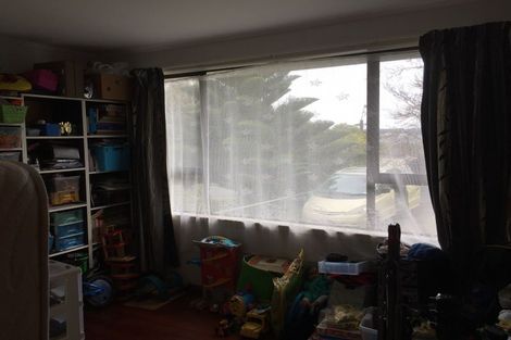 Photo of property in 34 Kirrie Avenue, Te Atatu South, Auckland, 0610