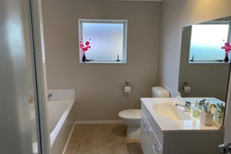 Photo of property in 41 Erlestoke Crescent, Churton Park, Wellington, 6037