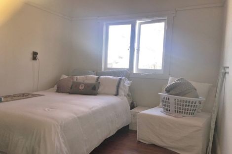 Photo of property in 12 William Bond Street, Stanley Point, Auckland, 0624