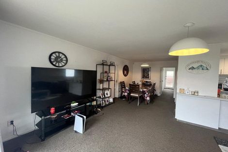 Photo of property in 2/56 Te Atatu Road, Te Atatu South, Auckland, 0610