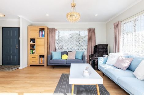 Photo of property in 2 Shah Place, Glen Eden, Auckland, 0602