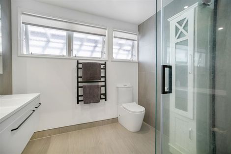 Photo of property in 38a Colmar Road, Mellons Bay, Auckland, 2014