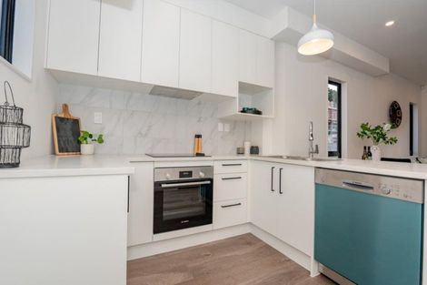 Photo of property in 5 Morihana Close, Glen Eden, Auckland, 0602