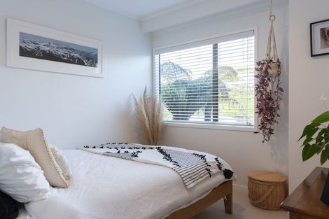 Photo of property in 1/45 Unsworth Drive, Unsworth Heights, Auckland, 0632